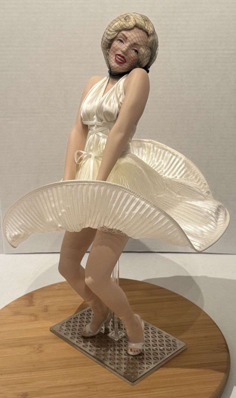 Franklin Heirloom Dolls “Seven Year Itch” Marilyn Monroe 17” Iconic Scene 1991